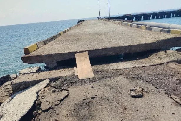Sarana dermaga di NTT rusak pasca gempa.