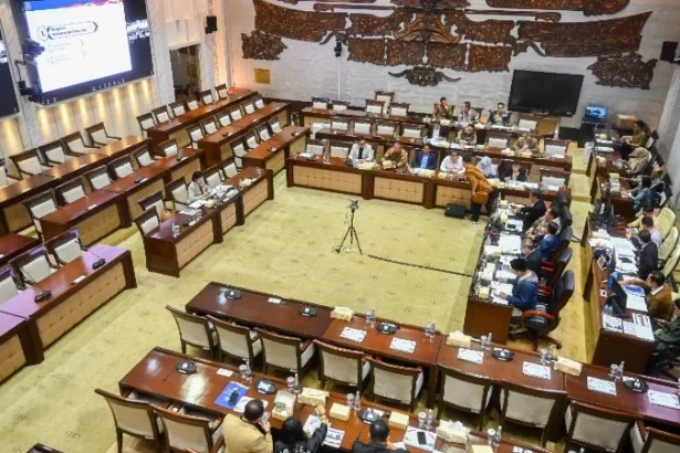 Suasana uji kelayakan dan kepatutan (fit and proper test) Destry Damayanti sebagai calon Gubernur Bank Indonesia (BI) bersama Komisi XI DPR.