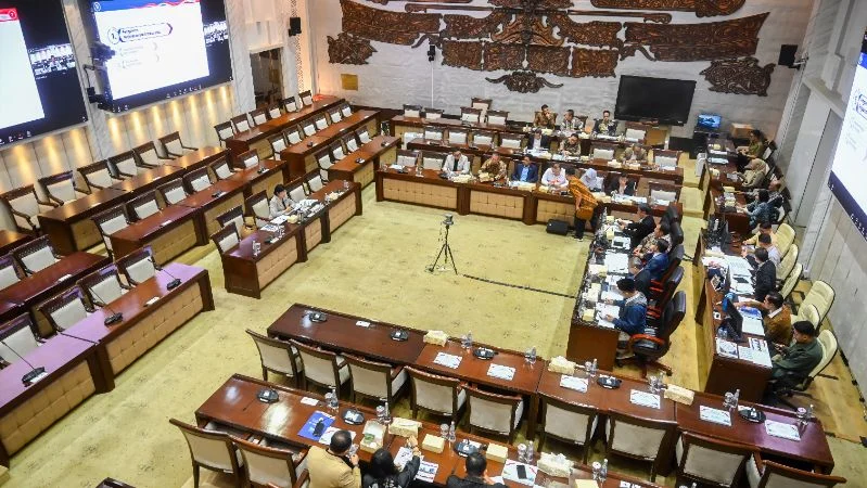 Suasana uji kelayakan dan kepatutan (fit and proper test) Destry Damayanti sebagai calon Gubernur Bank Indonesia (BI) bersama Komisi XI DPR.