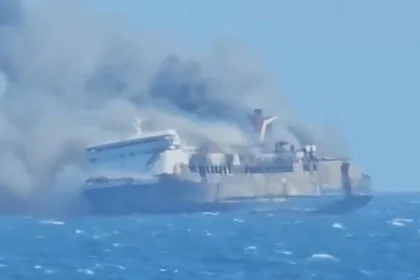 KM Mutiara Sentosa II terbakar di Perairan Madura. (Sumber: Istimewa)