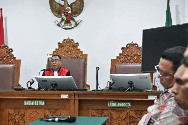 Hakim Richard Edwin Basoeki menolak permohonan praperadilan yang diajukan Febrie Adriansyah terkait sah atau tidaknya penetapan tersangka dan penahanan. (ANTARA FOTO/Sulthony Hasanuddin).