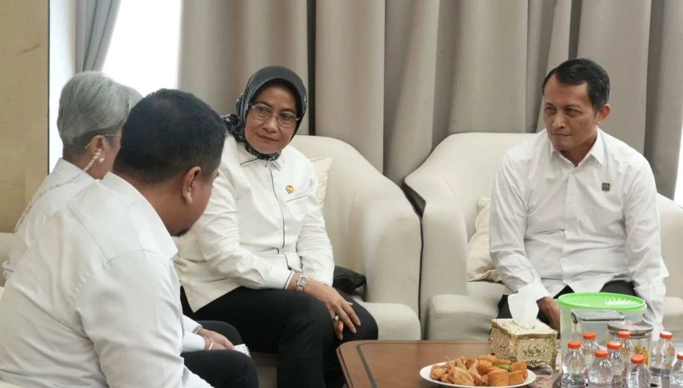 Komjak mengusulkan kepada JA ST Burhanuddin untuk menonaktifkan eks Jampidsus Febrie Adriansyah. (Sumber: Komisi Kejaksaan)