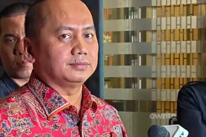 Kapuspenkum Kejagung Anang Supriatna memberikan keterangan pemeriksaan dugaan korupsi eks Jampidsus Febrie Adriansyah. (Sumber: Owrite/Rahmat Baihaqi)