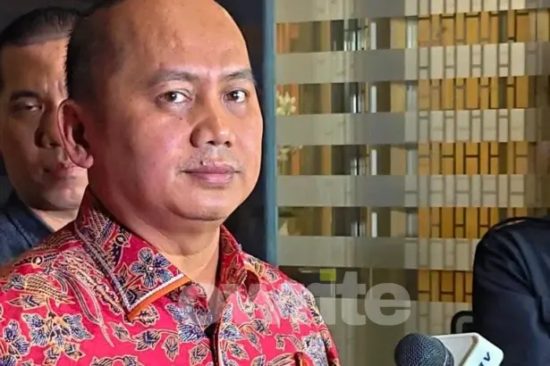 Kapuspenkum Kejagung Anang Supriatna memberikan keterangan pemeriksaan dugaan korupsi eks Jampidsus Febrie Adriansyah. (Sumber: Owrite/Rahmat Baihaqi)