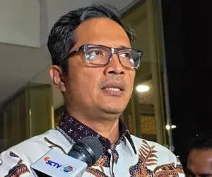 Kuasa hukum eks Jampidsus Febrie Adriansyah, Febri Diansyah usai mendampingi kliennya diperiksa 7 jam. (Sumber: Owrite/Rahmat Baihaqi)