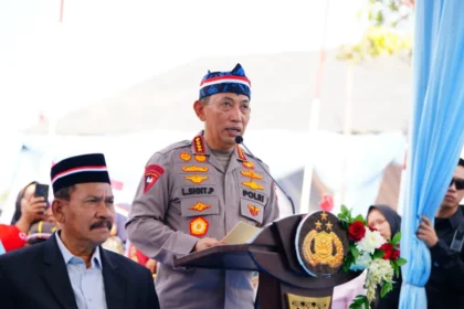 Kapolri Jenderal Listyo Sigit Prabowo melaporkan hasil pembangunan 895 Jembatan Merah Putih Presisi, Lebak, Banten, 13 Agustus 2026.