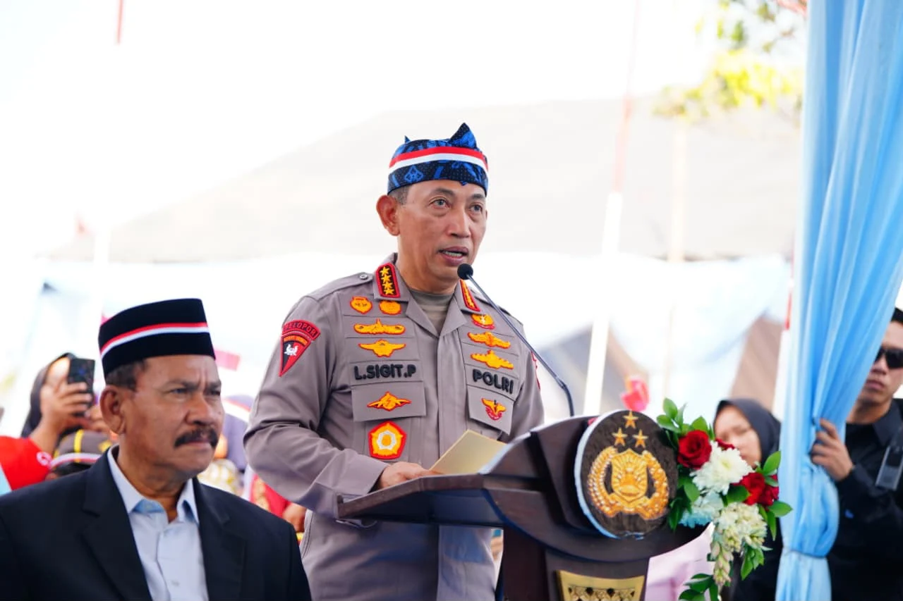 Kapolri Jenderal Listyo Sigit Prabowo melaporkan hasil pembangunan 895 Jembatan Merah Putih Presisi, Lebak, Banten, 13 Agustus 2026.