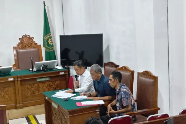 Tim hukum Kejagung meminta hakim praperdilan menolak dalil kubu Febrie mengenai duplikasi penetapan tersangka korupsi dan pencucian uang.