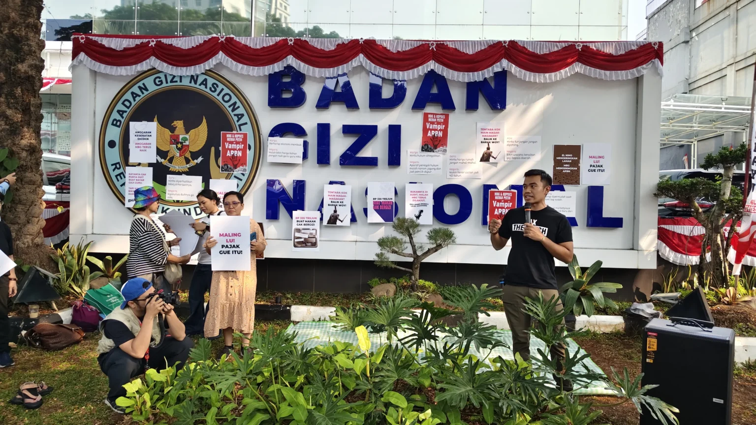 Koalisi MBG Watch menggelar aksi bertajuk Piknik Warga