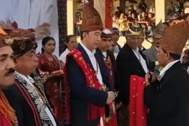 Presiden RI ke-7 Joko Widodo atau Jokowi saat di NTT.