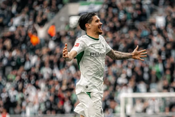 Kevin Diks, pemain Indonesia, menjadi starter ketika Borussia Monchengladbach menghadapi Schott Mainz, 23 Agustus 2026.