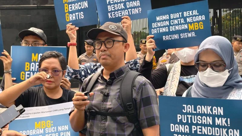 Kospi dan koalisi sipil gelar aksi di depan Gedung DPR, Senayan, Jakarta.