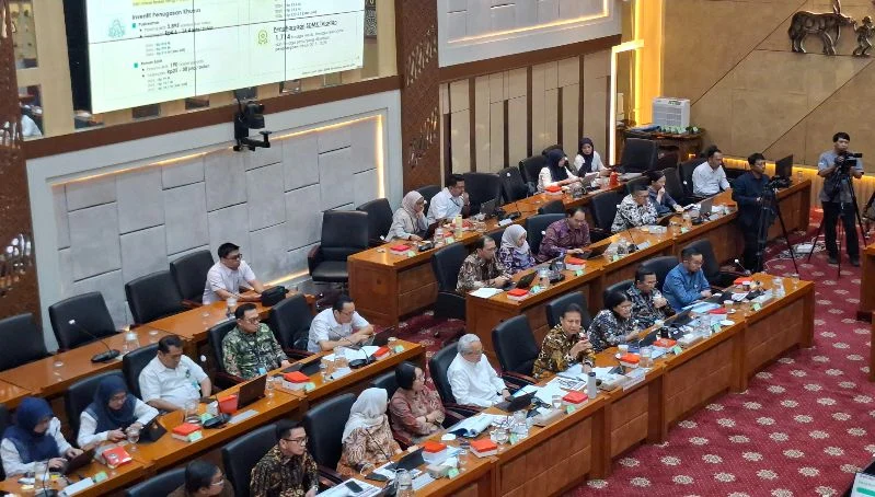 Menkes Budi Gunadi Sadikin saat memaparkan evaluasi penanganan bencana NTT dalam rapat kerja bersama Komisi IX DPR RI.