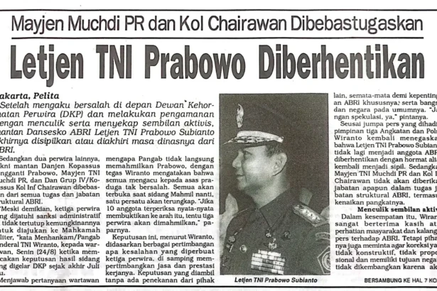 Halaman depan koran soal pemberhentian Prabowo.