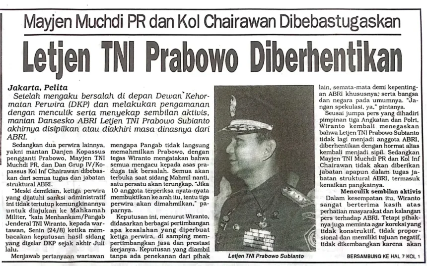 Halaman depan koran soal pemberhentian Prabowo.