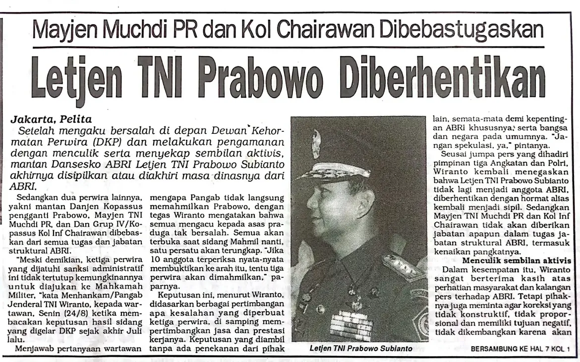 Halaman depan koran soal pemberhentian Prabowo.