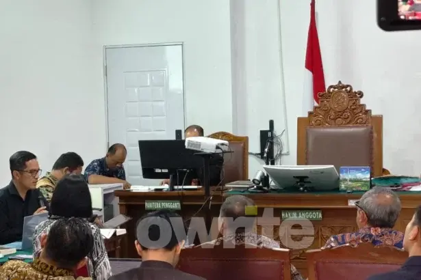 Kubu eks Jampidsus Febrie Adriansyah menanyakan keabsahan mengenai penyitaan dan penggeledahan di rumah kawasan Sentul, Bogor, Jawa Barat.
