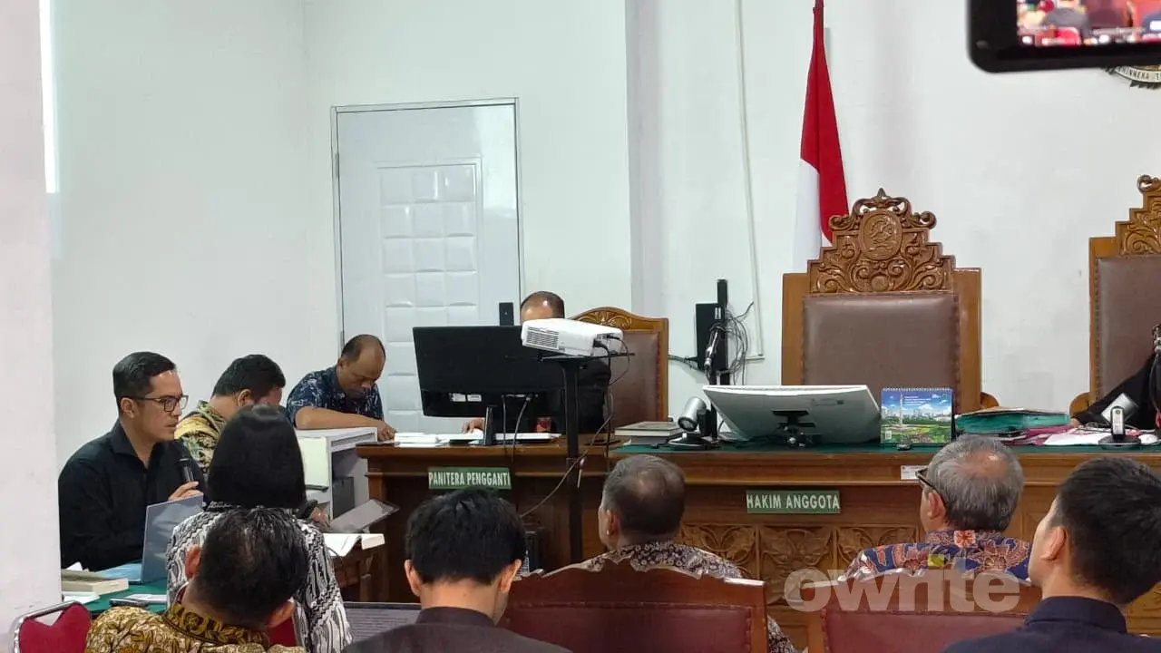 Kubu eks Jampidsus Febrie Adriansyah menanyakan keabsahan mengenai penyitaan dan penggeledahan di rumah kawasan Sentul, Bogor, Jawa Barat.