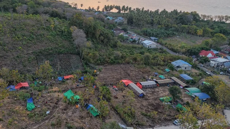 Tenda pengungsian korban gempa bumi di Nusa Tenggara Timur (NTT) di kawasan Ronting, Kabupaten Manggarai Timur.