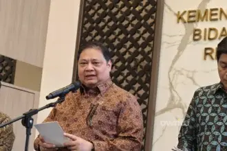Menteri Koordinator Bidang Perekonomian Airlangga Hartarto konpres di kantornya. (sumber: Owrite/Anisa Aulia)