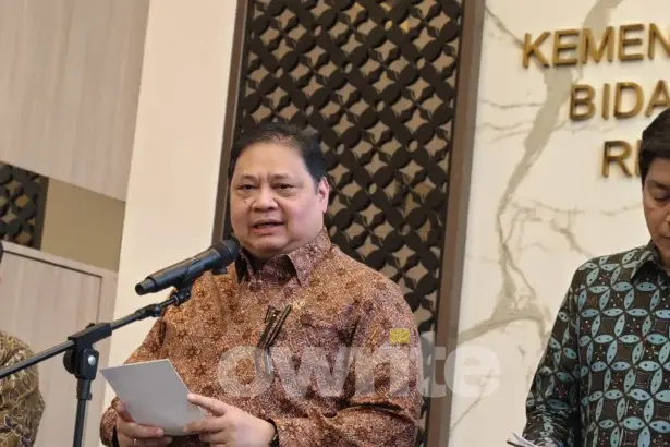 Menteri Koordinator Bidang Perekonomian Airlangga Hartarto konpres di kantornya. (sumber: Owrite/Anisa Aulia)