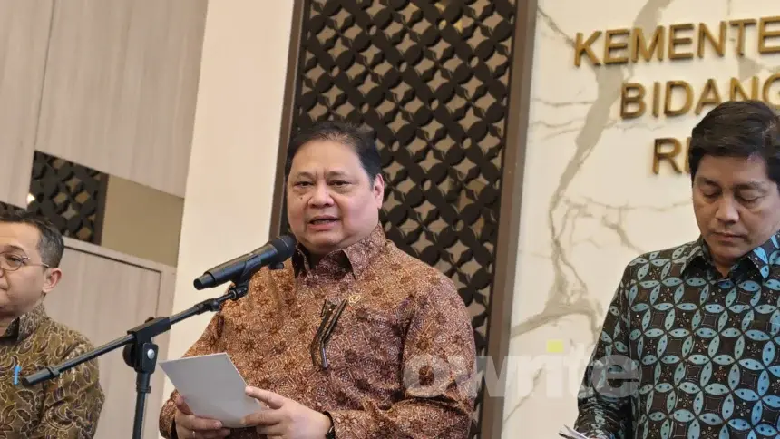 Menteri Koordinator Bidang Perekonomian Airlangga Hartarto konpres di kantornya. (sumber: Owrite/Anisa Aulia)
