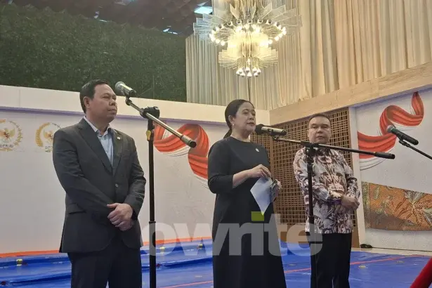 Konfrensi pers Ketua dan Wakil Ketua DPR RI. (Sumber: Owrite/Rika Pangesti)