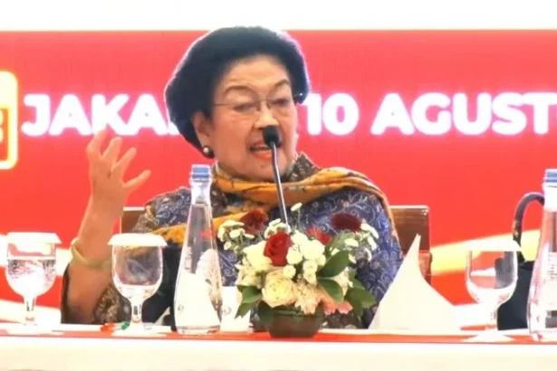 Ketua Umum PDIP Megawati Soekarnoputri saat pidato dalam acara Ekspos Naskah Sumber Arsip Dasar Negara II: Masa Reses dan Sidang Kedua Badan Penyelidikan Usaha-usaha Kemerdekaan (BPUPK) 10-17 Juli 1945 yang digelar BPIP.