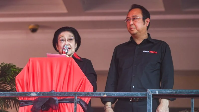 Presiden ke-5 RI sekaligus Ketua Umum DPP PDIP Megawati Soekarnoputri (kiri).