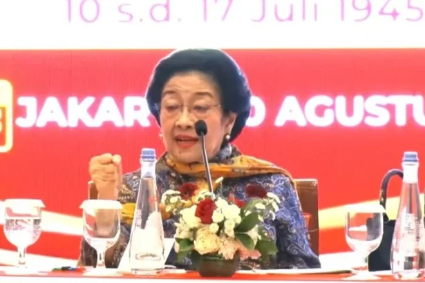 Ketua Umum PDIP Megawati Soekarnoputri saat pidato dalam acara Ekspos Naskah Sumber Arsip Dasar Negara II: Masa Reses dan Sidang Kedua Badan Penyelidikan Usaha-usaha Kemerdekaan (BPUPK) 10-17 Juli 1945 yang digelar BPIP.