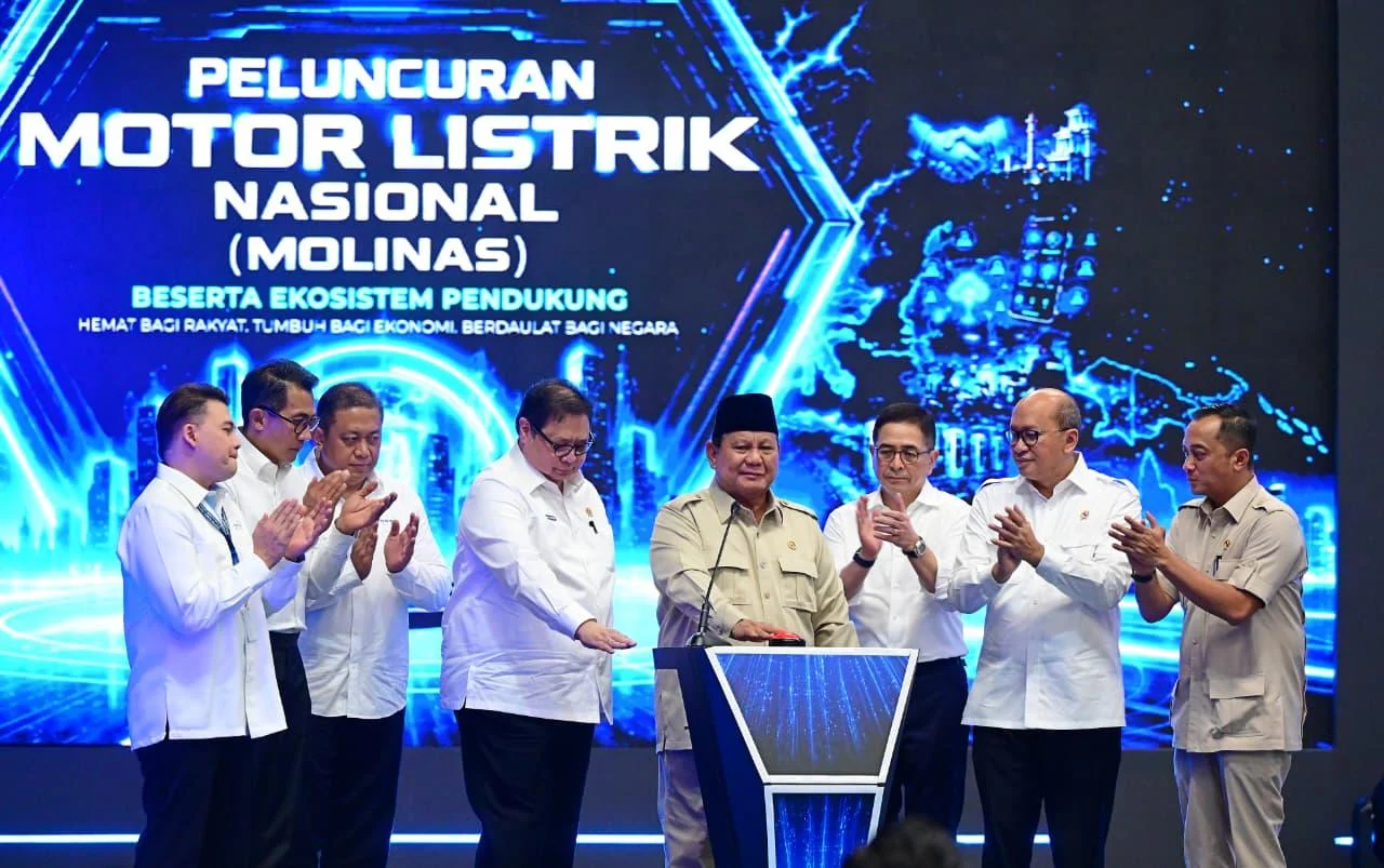 Presiden Prabowo meluncurkan Motor Listrik Nasional (Molinas) beserta ekosistem pendukungnya di fasilitas produksi ALVA, Cikarang, Kabupaten Bekasi, Jawa Barat, Kamis, 13 Agustus 2026.