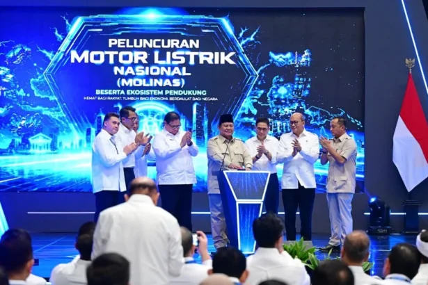 Presiden Prabowo Subianto secara resmi meluncurkan Motor Listrik Nasional (MoLiNas) beserta ekosistem pendukungnya di Fasilitas Produksi ALVA, Cikarang, Kabupaten Bekasi, Jawa Barat, Kamis, 13 Agustus 2026.