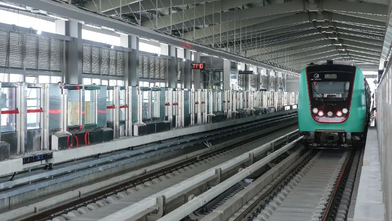 Uji coba rangkaian kereta LRT Jakarta Manggarai-Velodrome di Stasiun LRT Jakarta Manggarai, Jakarta, Senin (24/8).