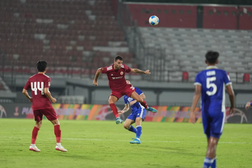 Pemain Persija menghadapi Persib dalam semifinal Piala Presiden 2026, Bali, 4 Agustus 2026.
