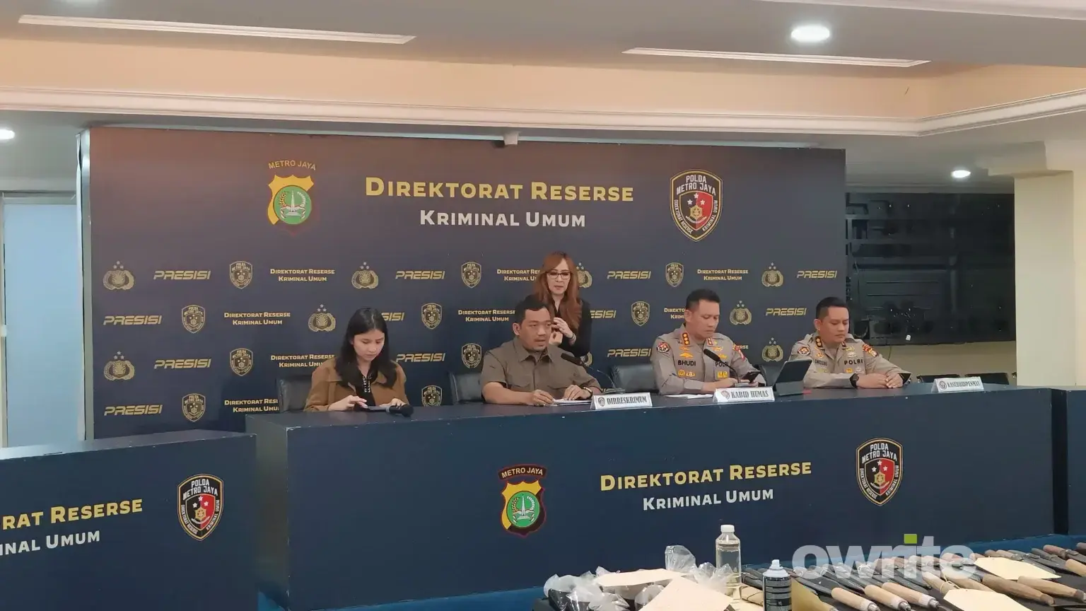 Polda Metro Jaya ungkap 65 pelaku diduga anarko saat demo RUU Perampasan Aset di DPR, 27 Agustus 2026.