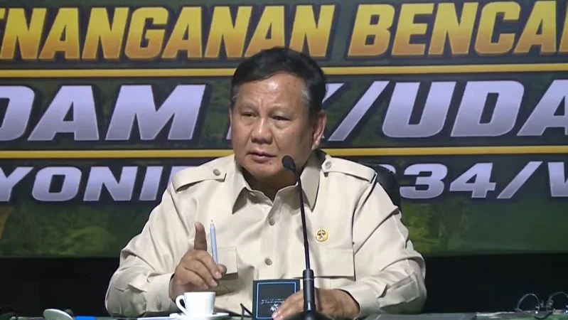 Presiden RI Prabowo Subianto saat memimpin rapat koordinasi penanganan gempa Flores di Mbay, Nagekeo, Nusa Tenggara Timur (NTT).
