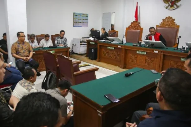 Hakim Richard Edwin Basoeki saat menolak seluruh permohonan praperadilan yang diajukan kubu Febrie dalam sidang di PN Jakarta Selatan.