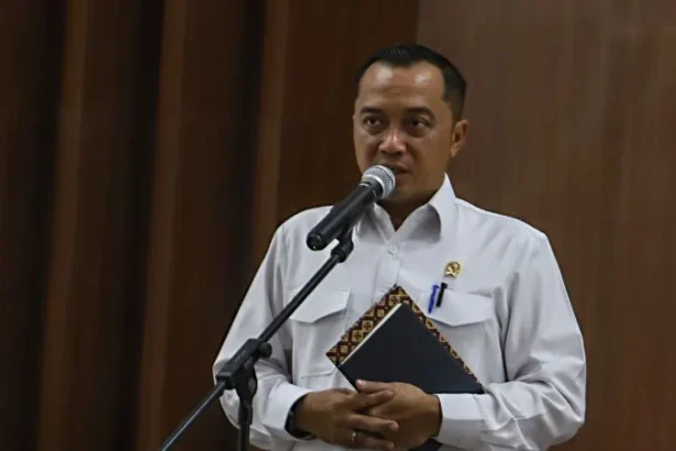 Mensesneg Prasetyo Hadi di komplek parlemen, Senayan, Jakarta.