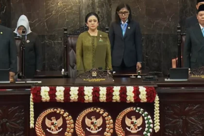 Ketua DPR Puan Maharangi mengenakan kebaya hijau olive saat Sidang Tahunan MPR, 14 Agustus 2026.