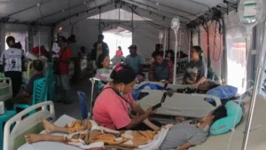 Sejumlah pasien menjalani perawatan di tenda darurat RSUD Aeramo, Kabupaten Nagekeo, NTT.