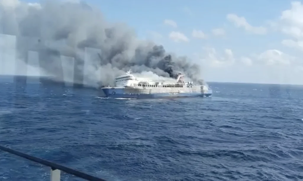 KM Mutiara Sentosa II Terbakar di Perairan Utara Sumenep. (Sumber: Istimewa)