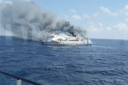 KM Mutiara Sentosa II Terbakar di Perairan Utara Sumenep. (Sumber: Istimewa)