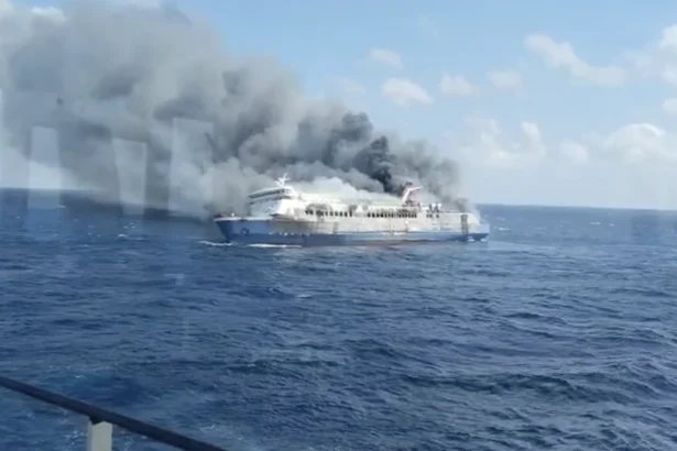 KM Mutiara Sentosa II Terbakar di Perairan Utara Sumenep. (Sumber: Istimewa)