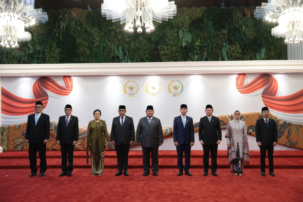 Foto Bersama Pimpinan DPR/MPR/DPD dengan Presiden dan Wakil Presiden. (Sumber: Dok. DPR)