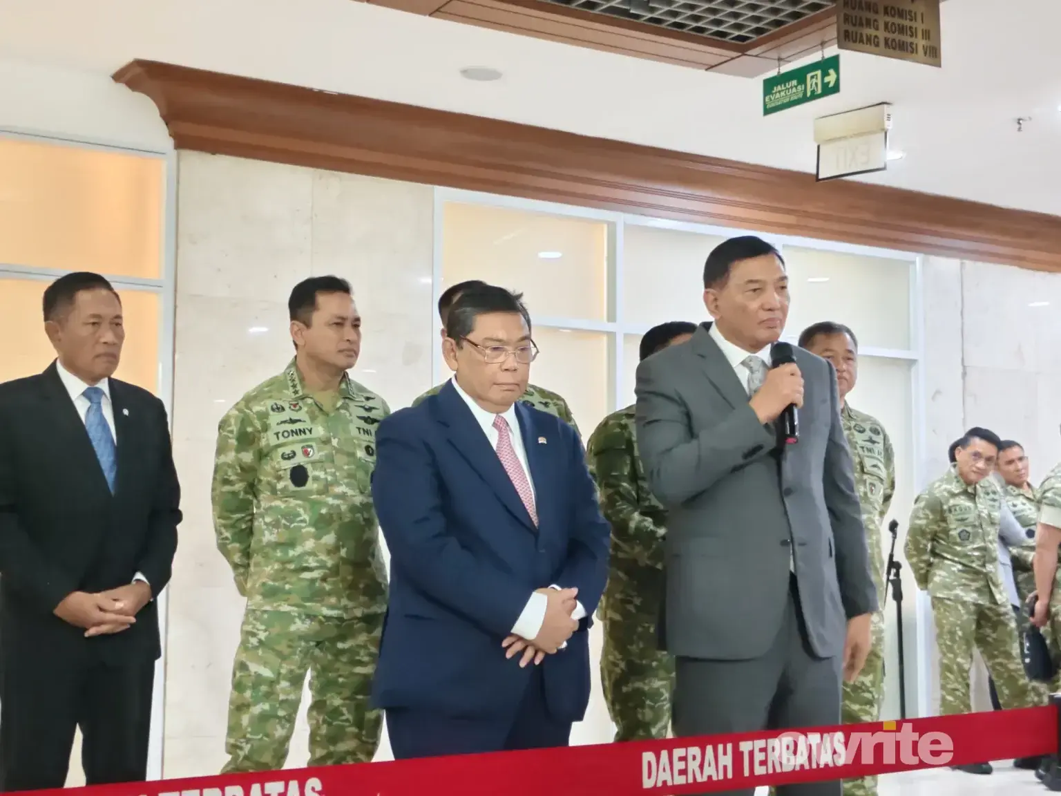 Menteri Pertahanan Sjafrie Sjamsoeddin usai rapat dengan Komisi I DPR di Kompleks Parlemen, Jakarta, 31 Agustus 2026.