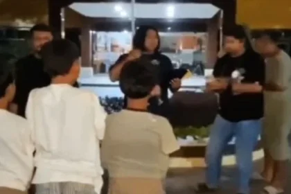 Tiga bocah yang diduga melakukan aksi pembobolan sejumlah toko di Plaza Andalas, Padang, Sumatra Barat.