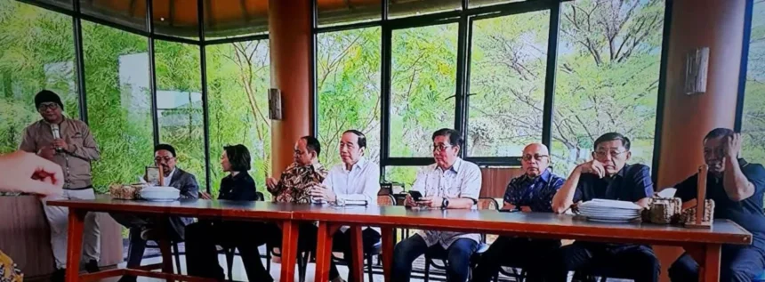 Jokowi bersama pengurus Projo.