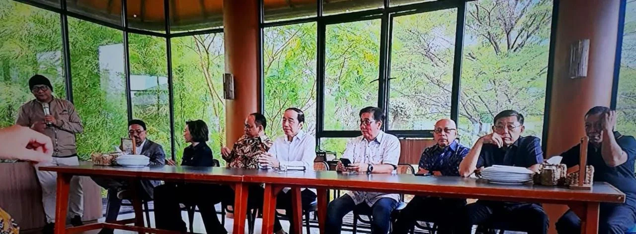 Jokowi bersama pengurus Projo.