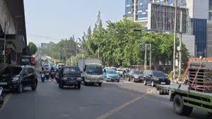 Kondisi arus lalu lintas dari arah DPR menuju Slipi kembali normal. (Sumber: Owrite/Rahmat Baihaqi)