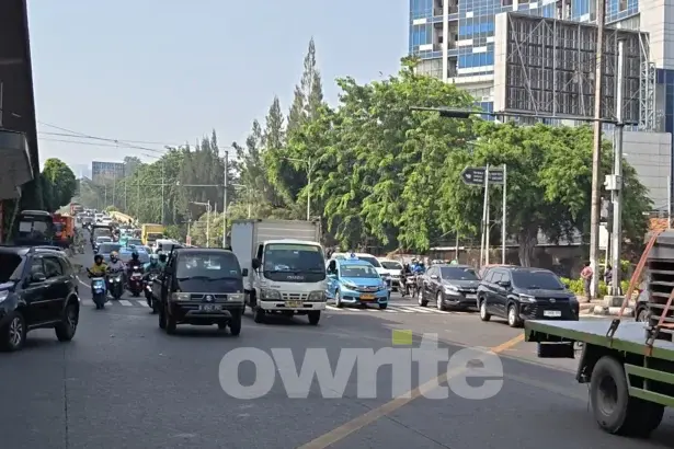 Kondisi arus lalu lintas dari arah DPR menuju Slipi kembali normal. (Sumber: Owrite/Rahmat Baihaqi)